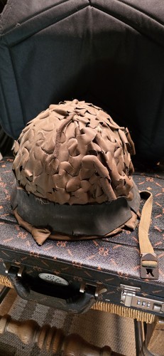Casque militaire vert avec