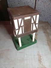 maquette en carton cabane sur
