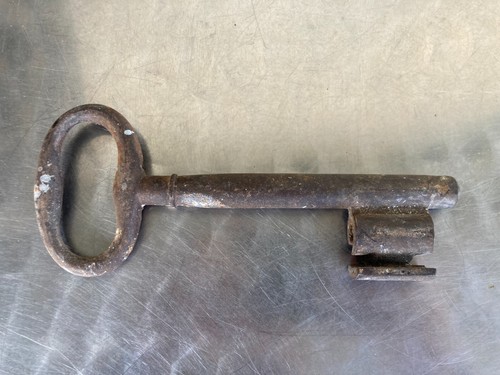 Ancienne grosse cle fer - ancienne,