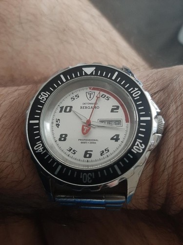 Grande montre quartz - grande,