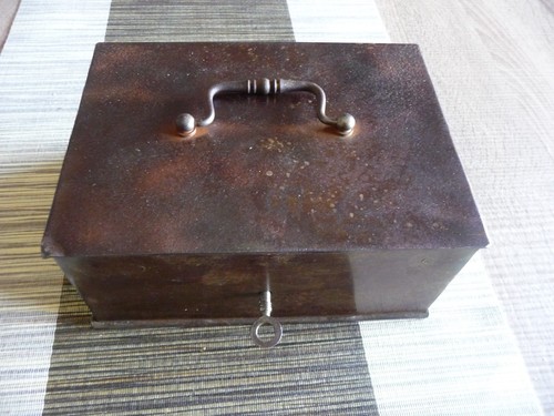 Ancienne cassette coffre fort - cassette,