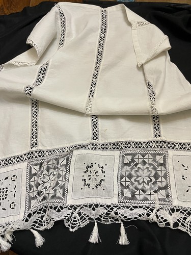 Rideau ancien brodé