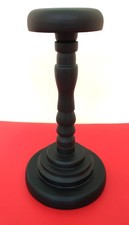 PORTE CHAPEAU/ Présentoir  en Bois  hauteur 26,5 cm