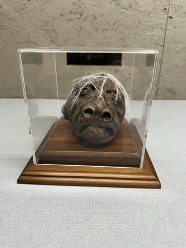 Relica shruken head - shruken,