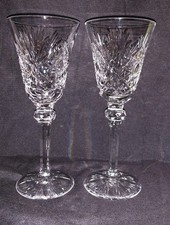 2 verres à pied en cristal