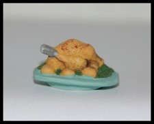 FÈVE DE COLLECTION : DANS LA CUISINE "LE POULET RÔTI, ANNÉE 2003, MAT" NEUF