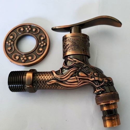 Robinet ancien mural avec - , pour