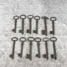 Lot de 12 Anciennes Clés