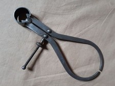 Outil compas de mesure daté