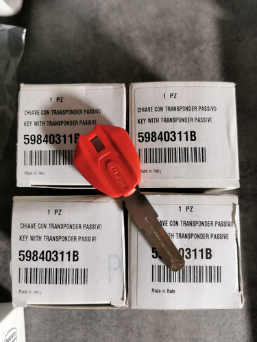 Clé rouge transpondeur passif