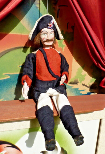 Ancienne marionnette gendarme - ancienne,