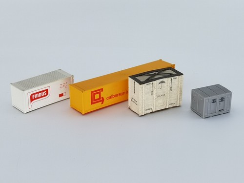 Lot 4 containers - -,