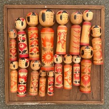 Lot de kokeshi traditionnelles