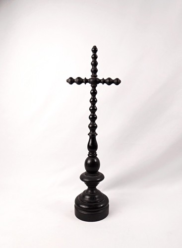 Crucifix sur pied - , en