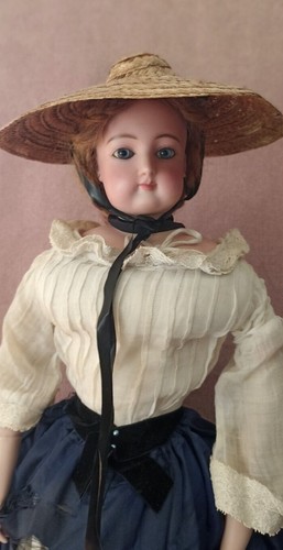 Poupée ancienne parisienne