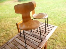 RARE 2 CHAISES  ENFANTS 3103 HAMMER OU MARTEAU PAR ARNE JACOBSEN ED FRITZ HANSEN