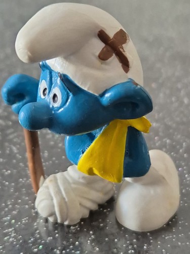 Figurine schtroumpf blessé - blessÉ, au