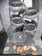 Belle fontaine d'intérieur électrique et lumineuse à cascades , zen et relaxante