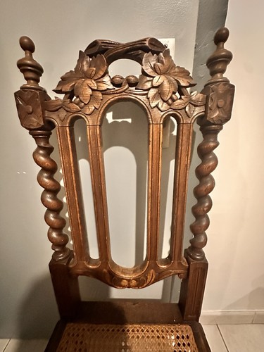 Chaise bois sculpté marron