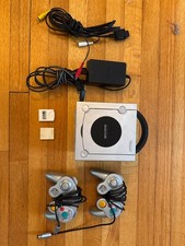 Nintendo Game Cube W/ 2 Controllers & 2 Memory Cards