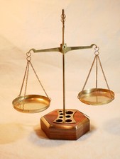 Pretty Antique Tribuchet Changer Jeweler Weighing Scale - Brass Swing