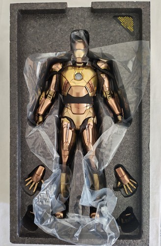 Hot toys iron man - hot,