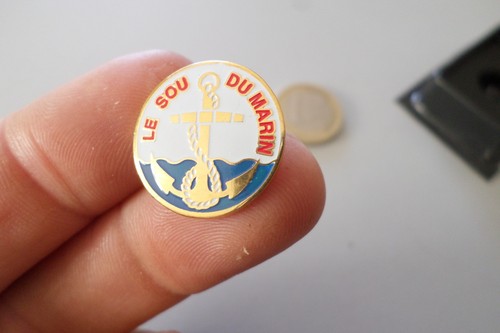Rare badge pin broche - pin, sou