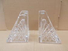 Jacques-Georges Durand à Arques (Pas-de-Calais) paire serre livres en cristal.