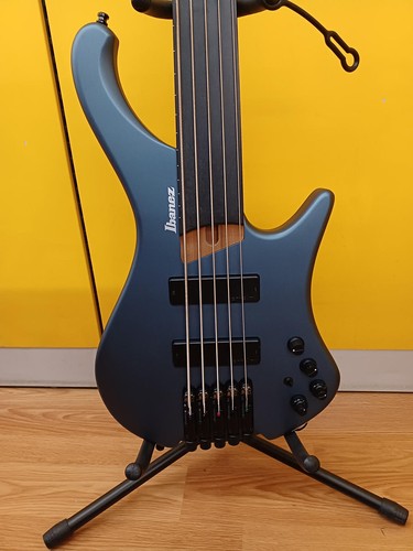 Guitare basse électrique