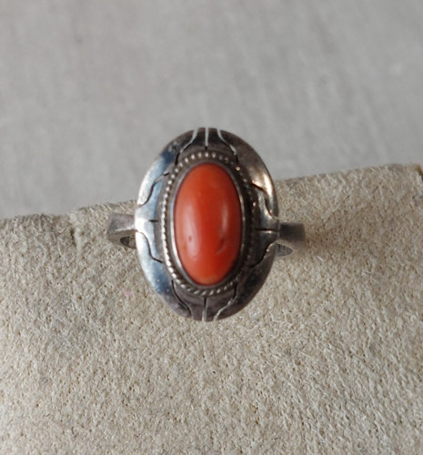 Ancienne bague décor corail