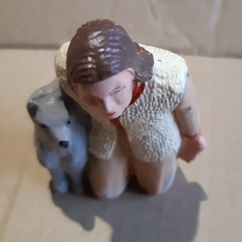 Berger accroupi son chien - et,