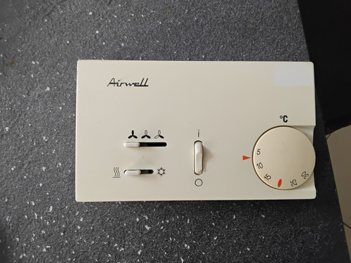 Thermostat commande de - et,