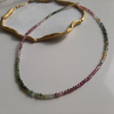 collier fin pierre précieuse