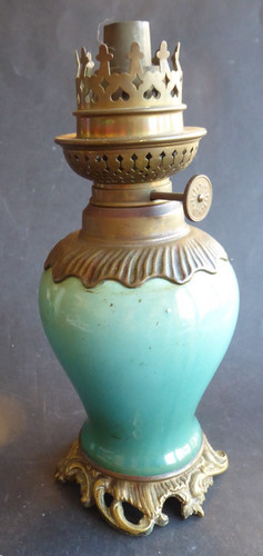 Ancienne lampe petrole en - à,
