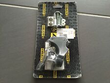 UN KIT MONTAGE PROTEGE MAIN