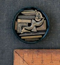 Lot de fers à dorer plaque matériel reliure dorure ancien cuir bronze/laiton