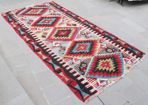 Tapis rouge vintage motif