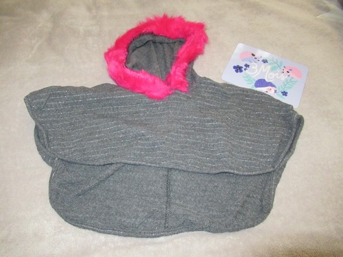 Poncho gris capuche rose - à,