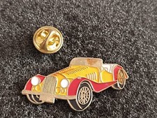 Pin's Old Car Yellow And Red Vintage Vehicle - Badge Pins L15