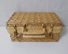 valise en rotin vintage