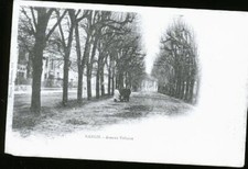 NANGIS PUB AU DOS CHAMPAGNE