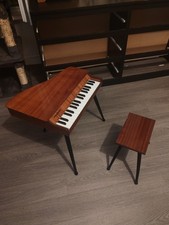 Piano vintage pour enfant avec