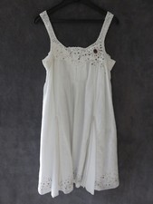 ROBE BLANCHE STRASS PIERRES