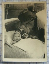 Photo homme bébé poussette