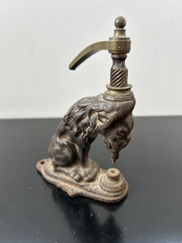 Presse œillets fonte - À, lion