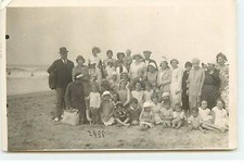 Belgique - RPPC - LA PANNE - Groupe d'hommes, de femmes et d'enfants sur la pla