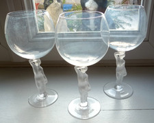 3 VERRES A VIN SUR PIED EN