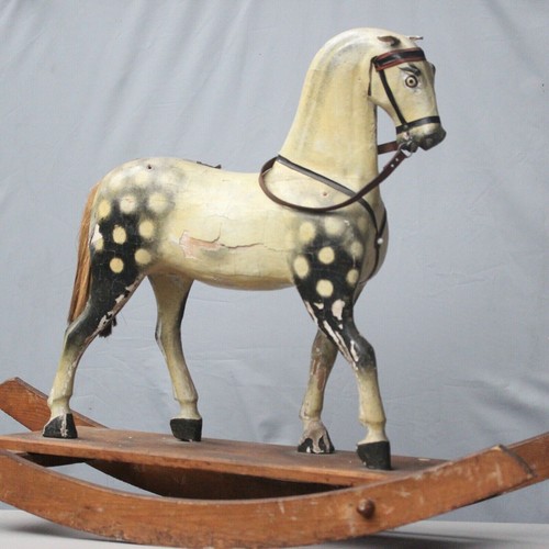 Ancien cheval bascule - a,