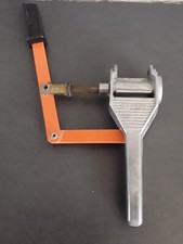 Bouchonneuse à SANBRI.