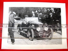 Tirage argentique d'époque: Amilcar au départ d'une course de côte. années 20